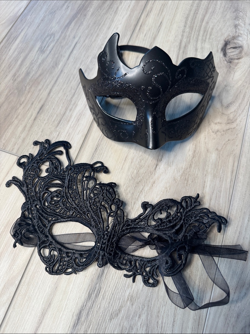 Couples masquerade mask set